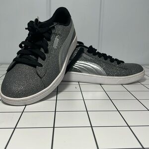 NWOT Puma Sold Out Vikky v2 Glitz Black on Silver Glitter Sneakers size 8